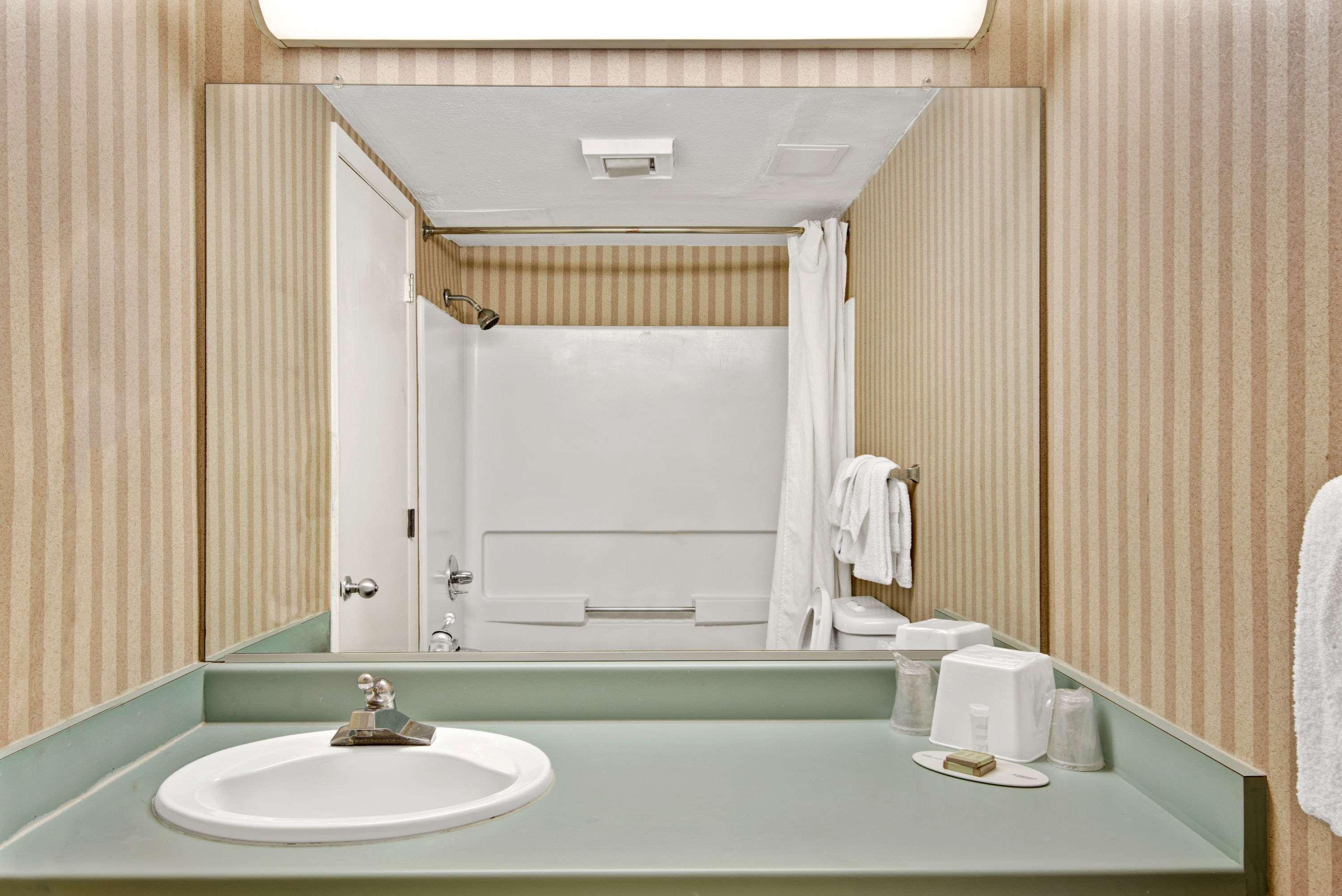 Hotel Super 8 By Wyndham Raleigh North East Extérieur photo